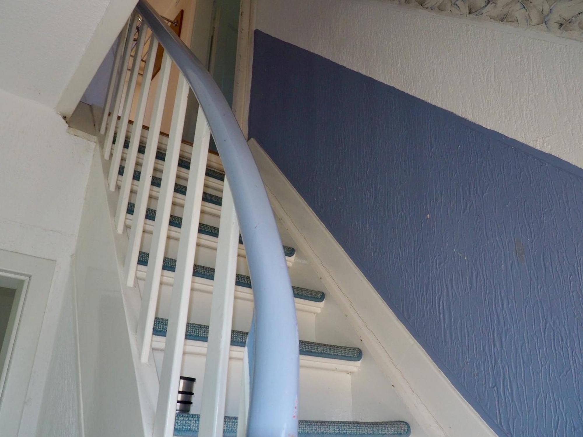 Gemuetliche Mit Balkon, Verkehrsguenstig Gelegen *