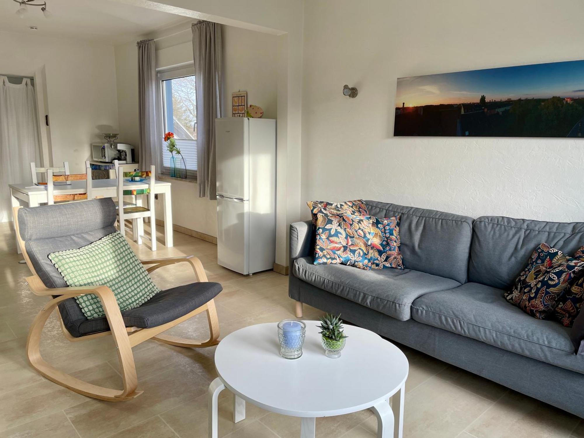 Gemuetliche Mit Balkon, Verkehrsguenstig Gelegen *